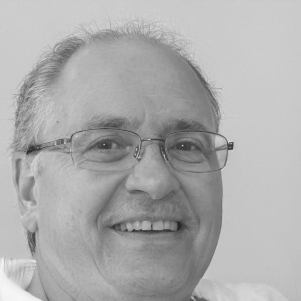 Carlos Mendoza, Editor Senior